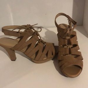 🐙 2/$20 - New tan heels